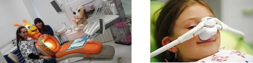 Seduta con i cartoni animati